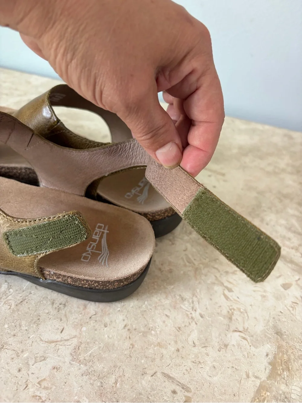 Dansko Reece Sandals Women's 38 / 7.5 Bronze Brown Leather Toe Loop Cork Shoes